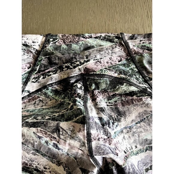 Lululemon Train Times Pant 25" Springscape Multi/Obsidian Style Size 4-Brand New - Picture 3 of 8